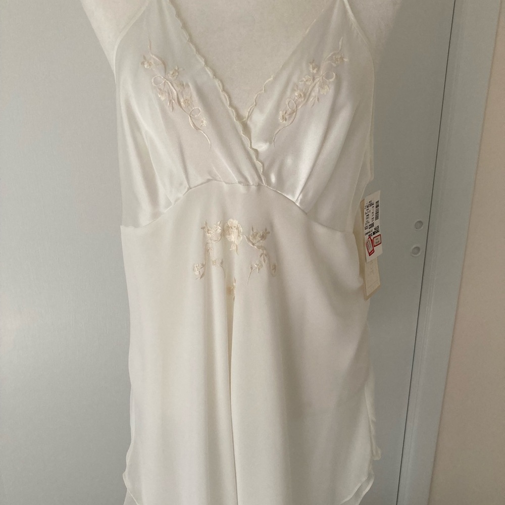 Beautiful penuar size L. New with tags